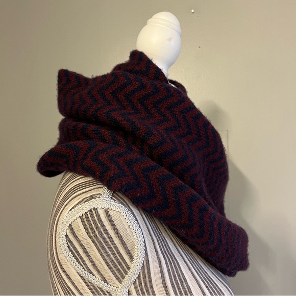 J Crew Burgundy Blue Chevron Wool Acrylic Blend Infinity Knit Scarf OS - Picture 4 of 10